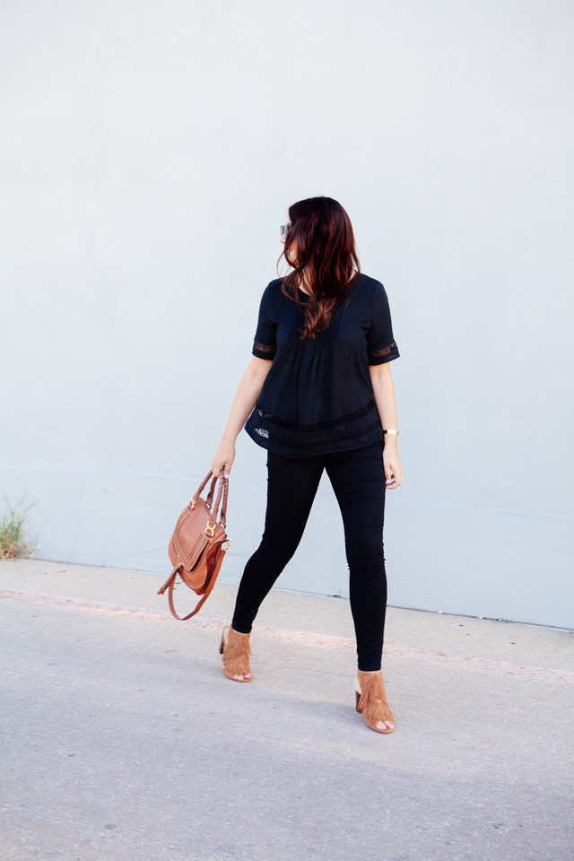 Black on black outfit with cognac accessories. 