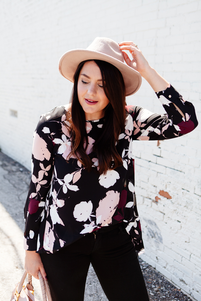 Floral blouse with black skinny jeans and blush hat and purse on Kendi Everyday