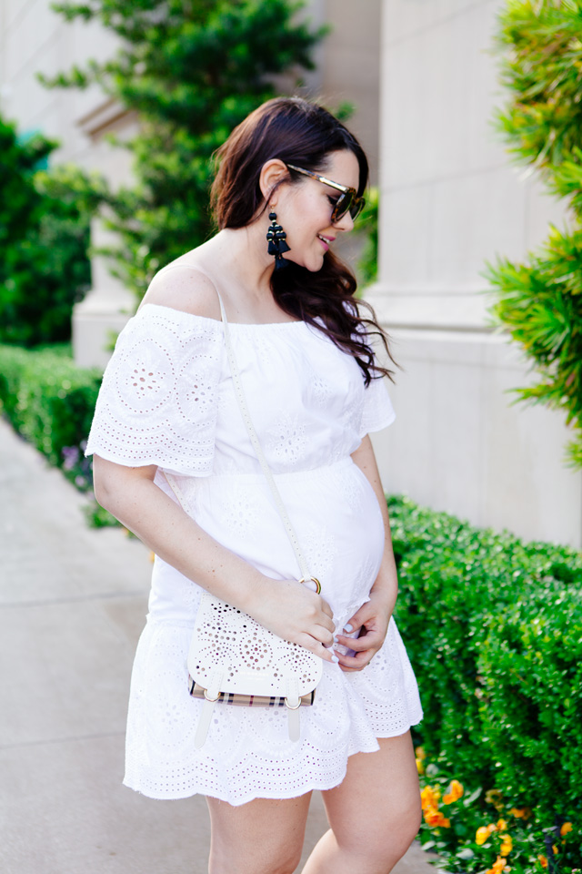 Eyelet white dress with Burberry Crossbody