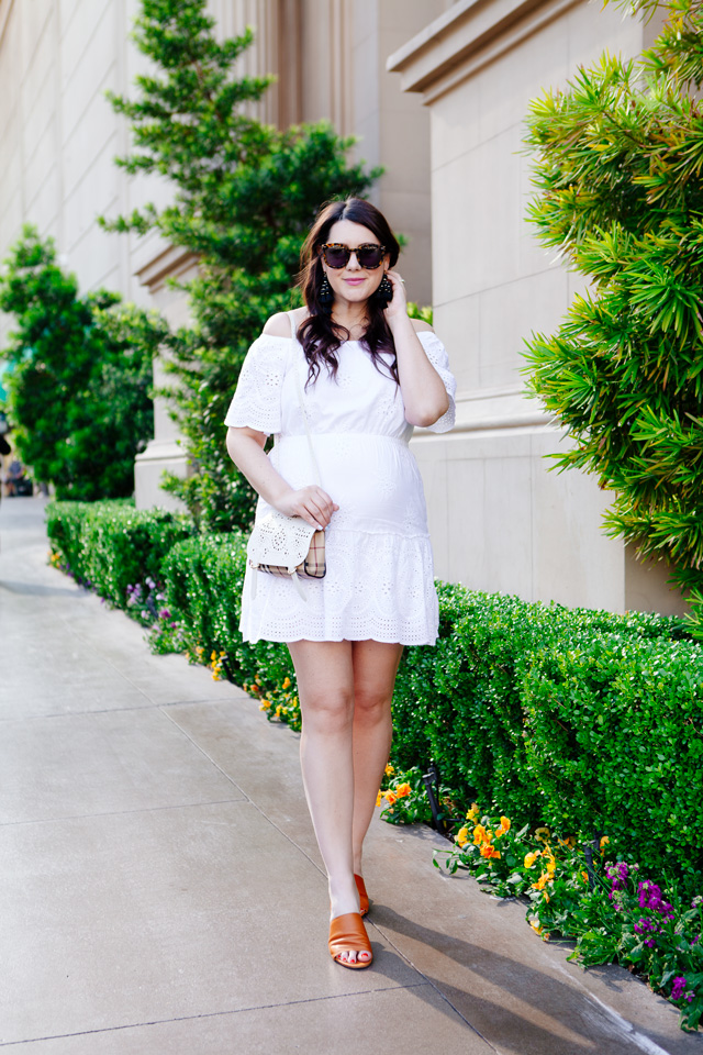 Eyelet white dress with Burberry Crossbody