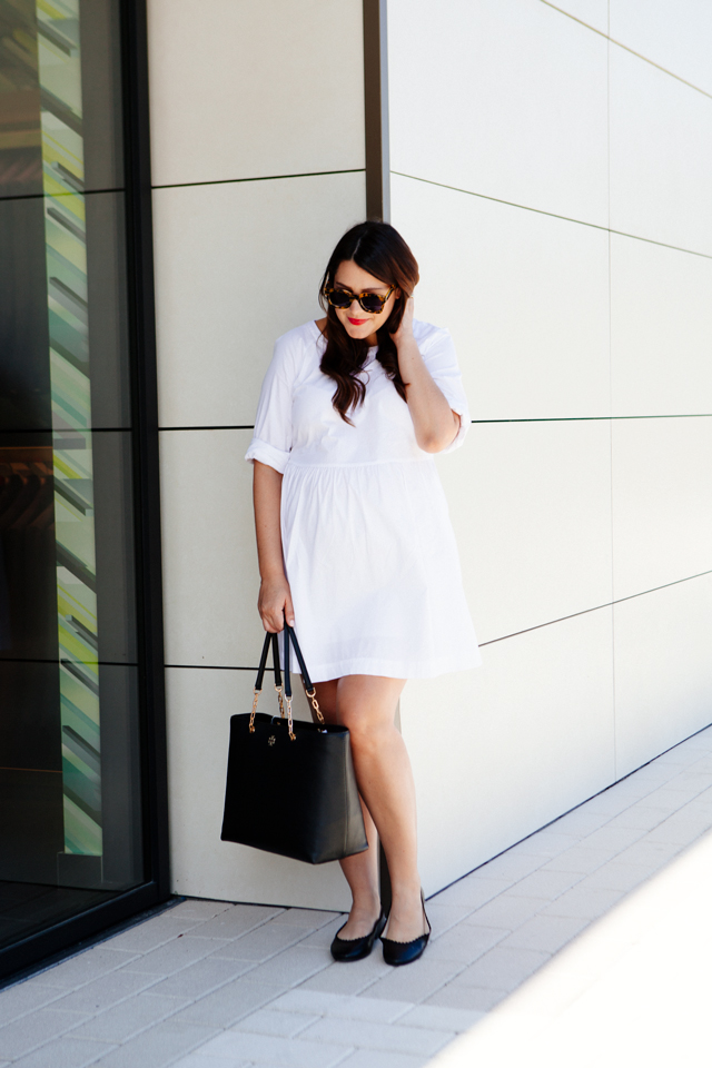 pleione-white-tunic-dress-nordstrom-anniversary-sale-scalloped-flats-tory- burch-black-tote-10 | kendi everyday