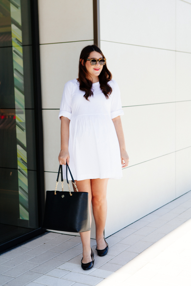 pleione-white-tunic-dress-nordstrom-anniversary-sale-scalloped-flats-tory- burch-black-tote-9 | kendi everyday