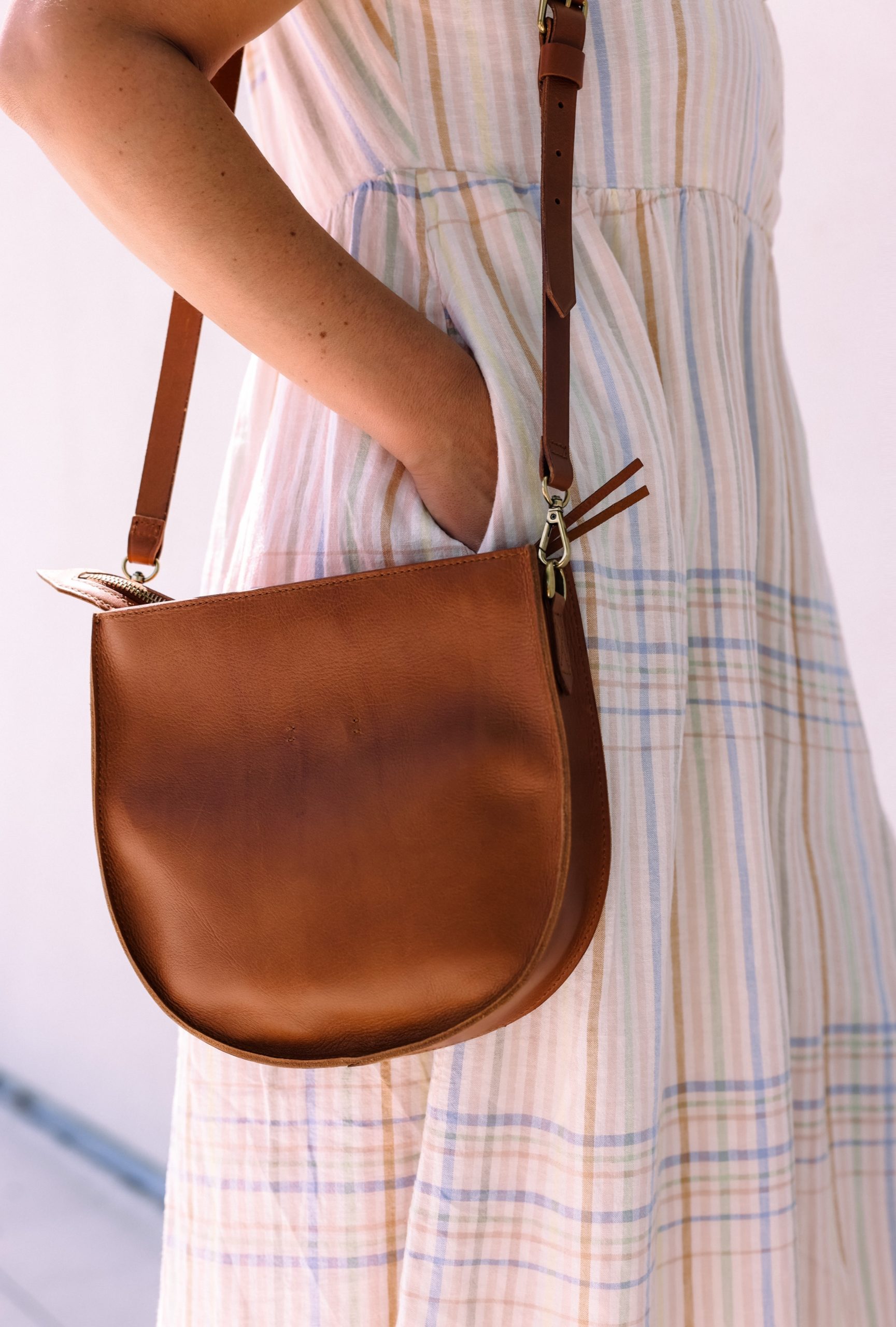 Kendi Everydway wearing Madewell Transport Saddle Bag Crossbody | kendi ...