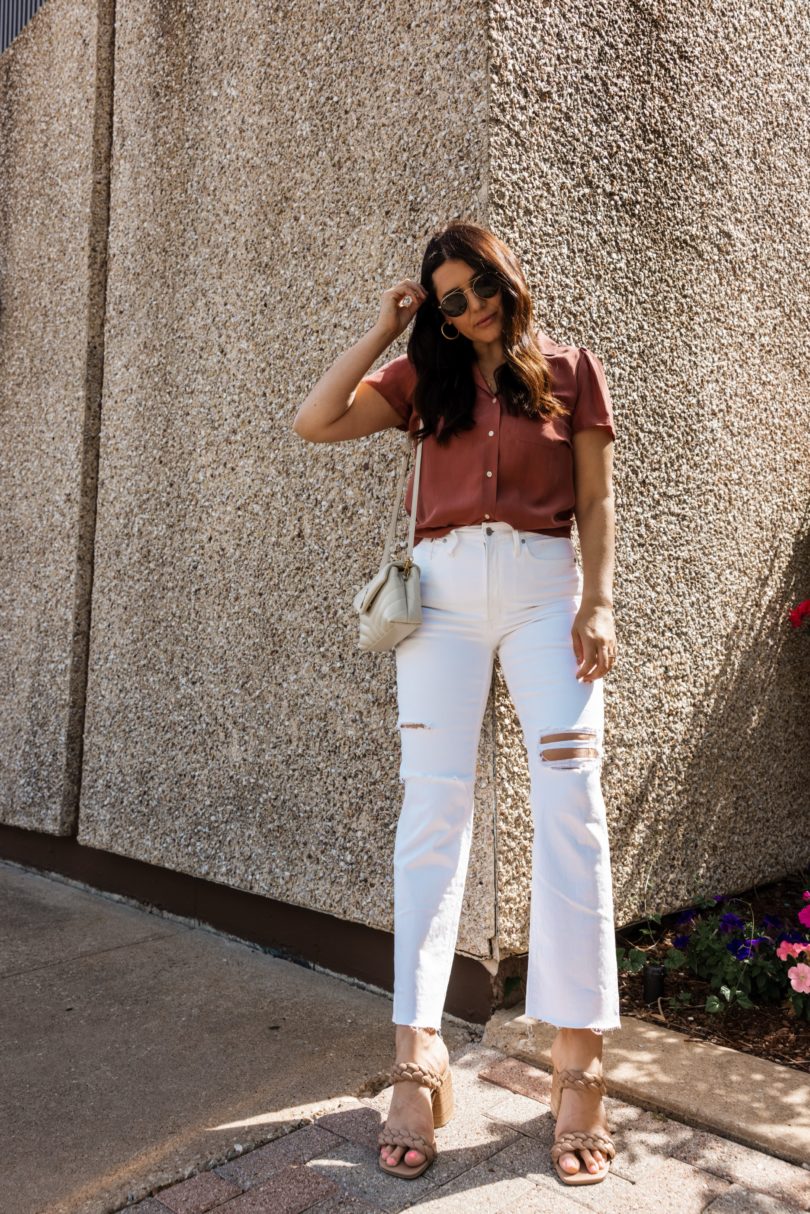 Video) Classic Fashion Over 40/Beige and White Jeans Outfit With a